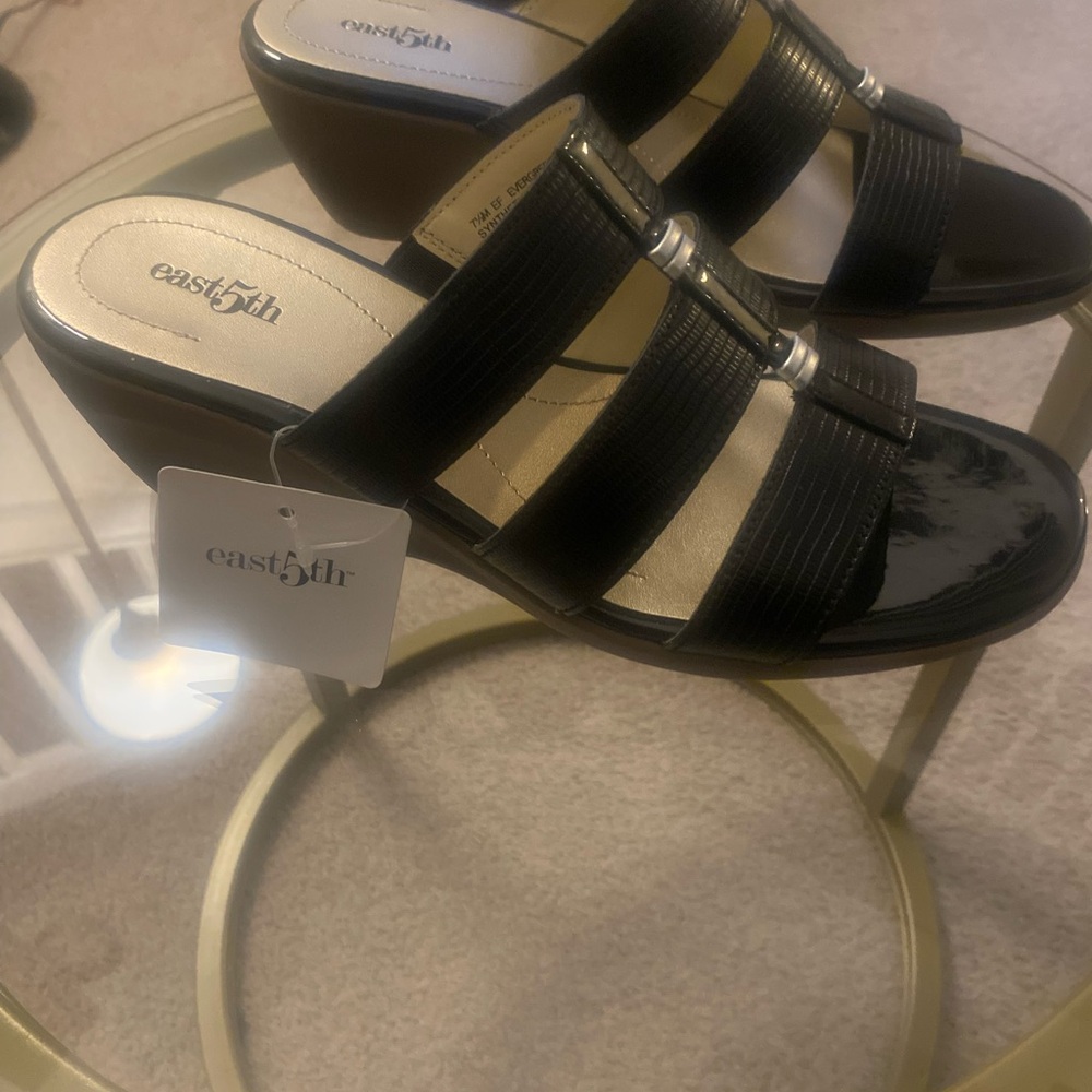East 5th Evergreen Black Wedge Sandals